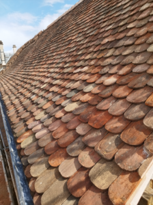Travaux de couverture traditionnelle sur toiture ancienne en Alsace