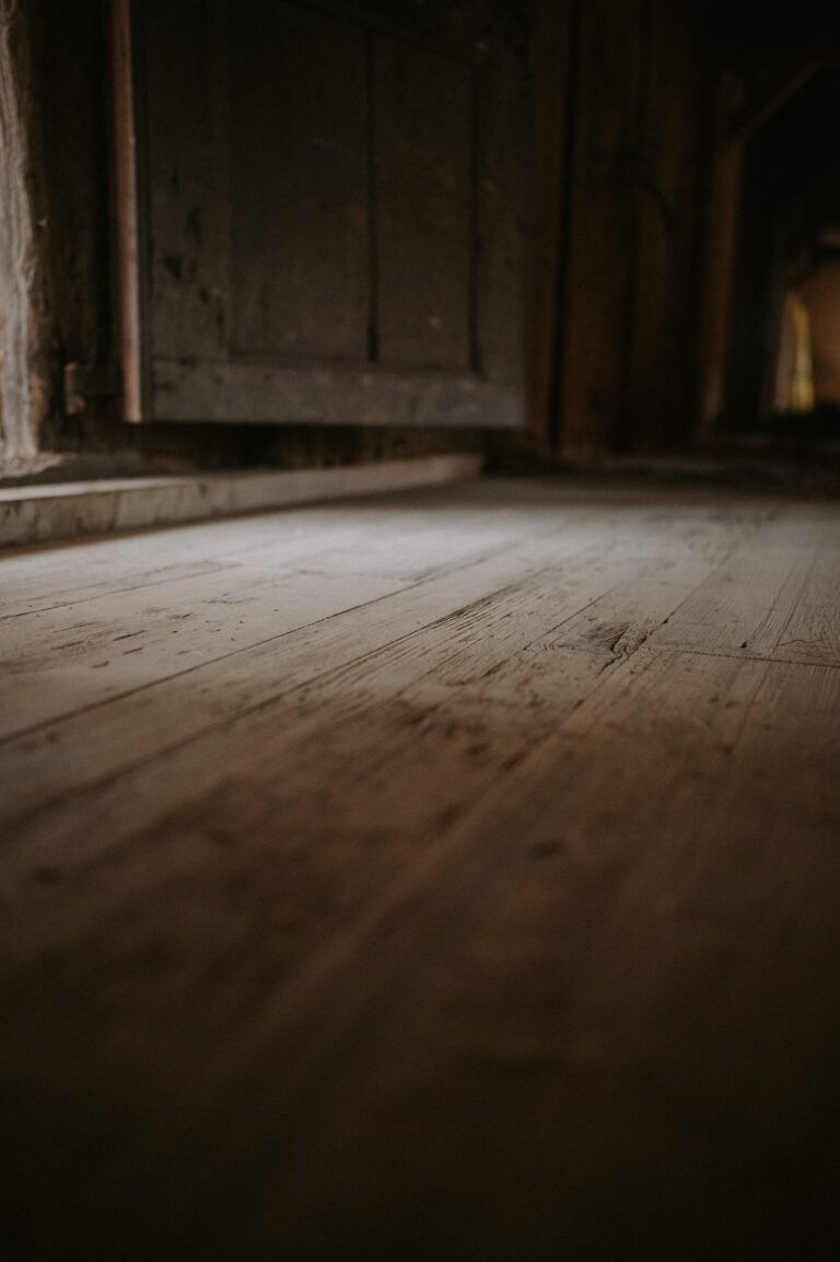 Restauration d'un plancher ancien en bois par Hamm Traditions d'Alsace